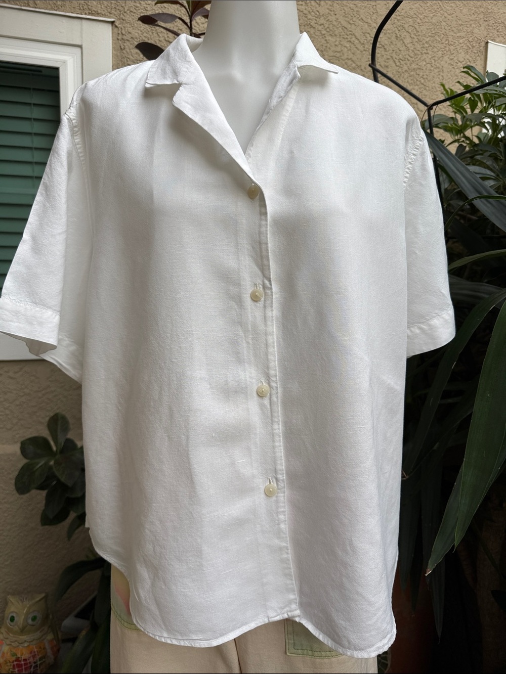 Uniqlo White Short-Sleeve Button-Up Linen Shirt
